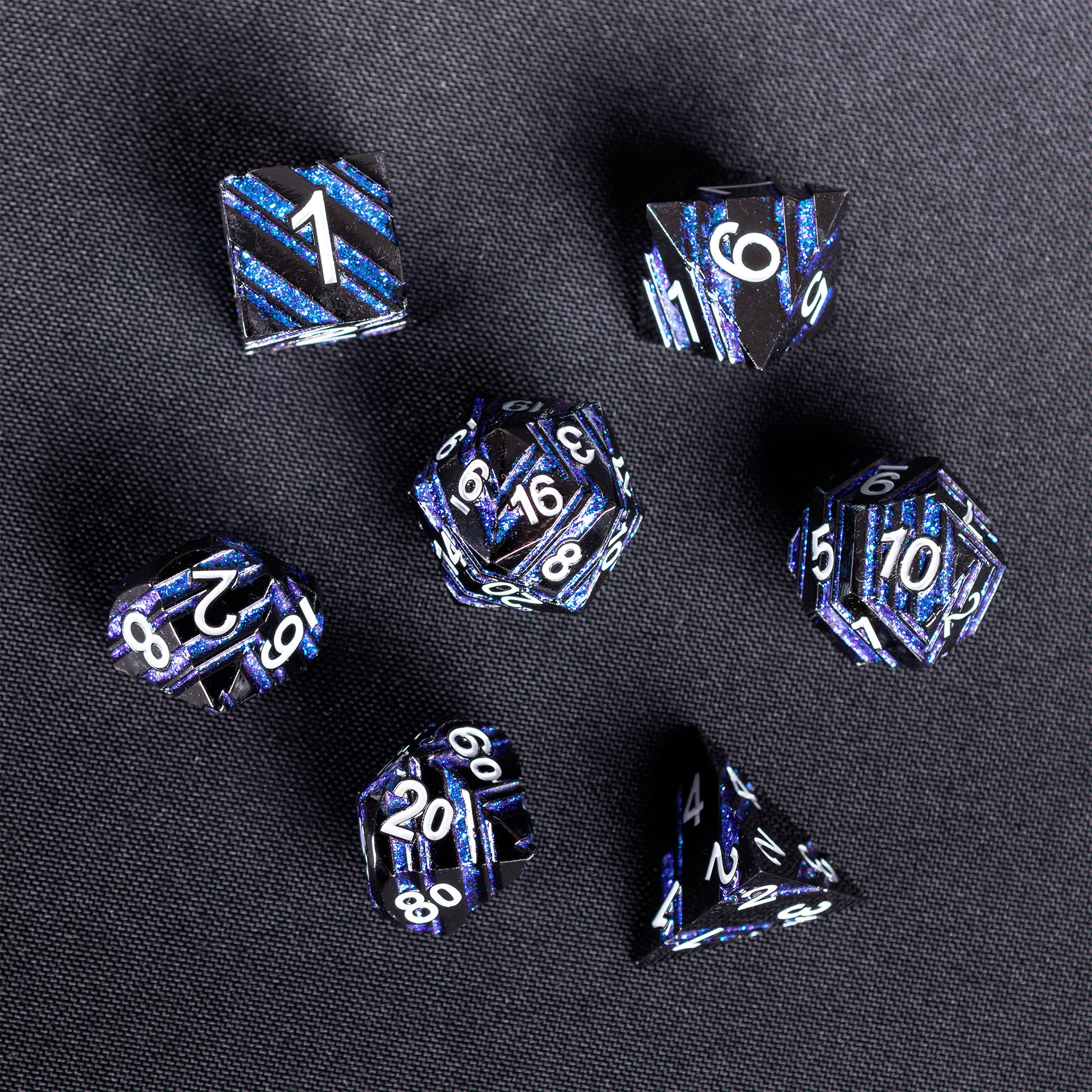 thumbnail secondaire #4 pour Lot de 7 dés- Métal- Noir et bleu